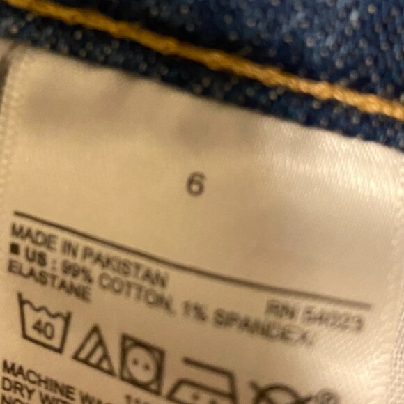 Old Navy Extra High-Waisted Sky-Hi Straight Jeans for Women - Picture 5 of 5